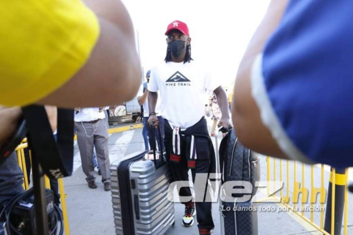 Semblante de tristeza y pena: salida de los futbolistas legionarios de Honduras de vuelta a sus equipos