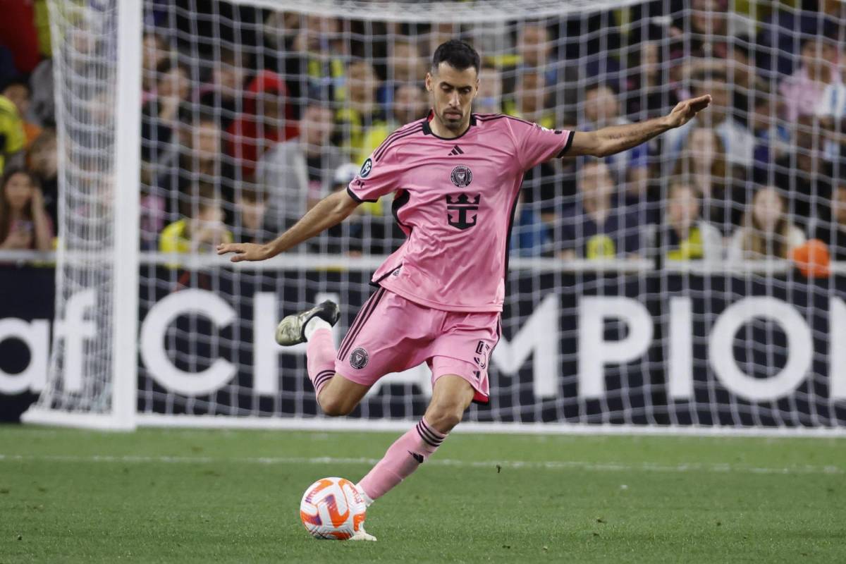 Messi se escapa en la tabla de futbolistas con más títulos oficiales: ¿Cristiano Ronaldo en qué lugar está?