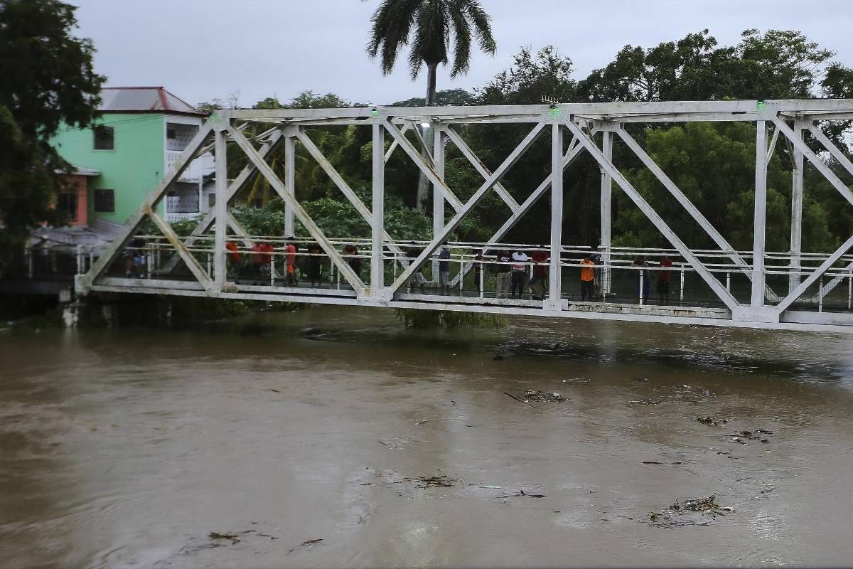 INFORME ESPECIAL: Río Chamelecón se desborda, La Lima comienza a sufrir los efectos de Julia y aumentan las evacuaciones