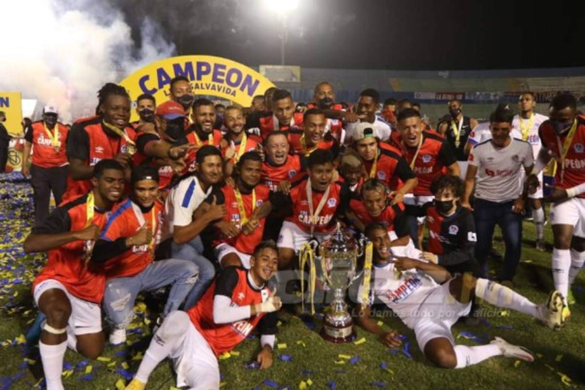 La historia detrás de 'La Taflo', el 'talismán' y comediante que volvió a celebrar otro título con el Olimpia