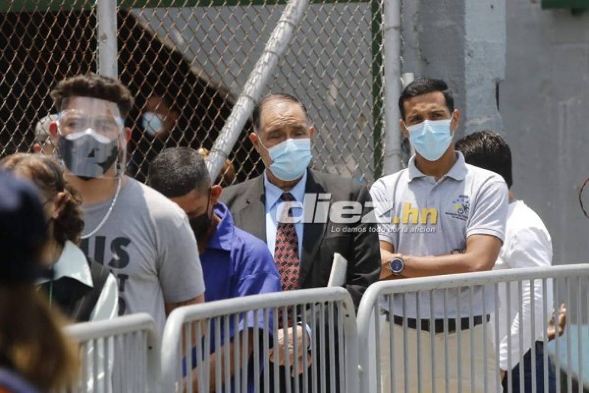 Llanto y consternación en el último adiós de Chelato Uclés en el estadio Nacional de Tegucigalpa