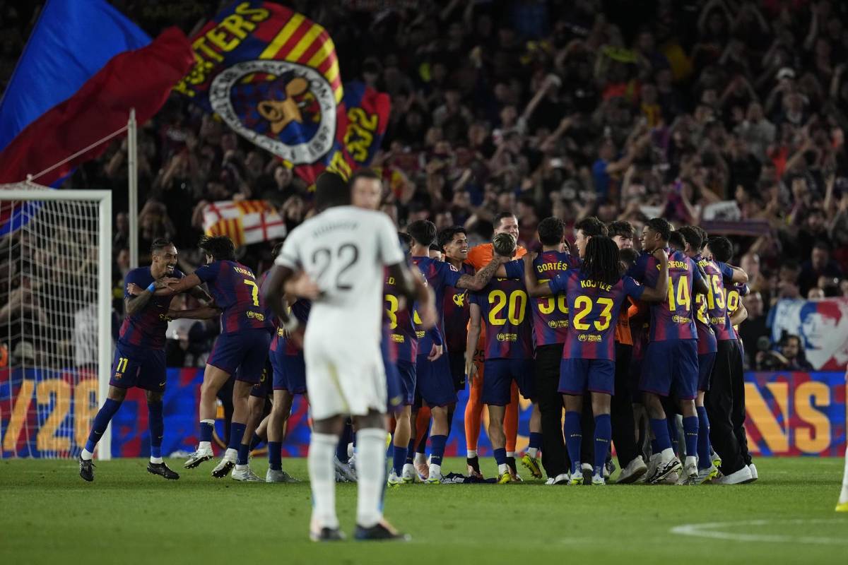 Barcelona le 'restriega' el título al Madrid: los que pidieron perdón y el balón de playa