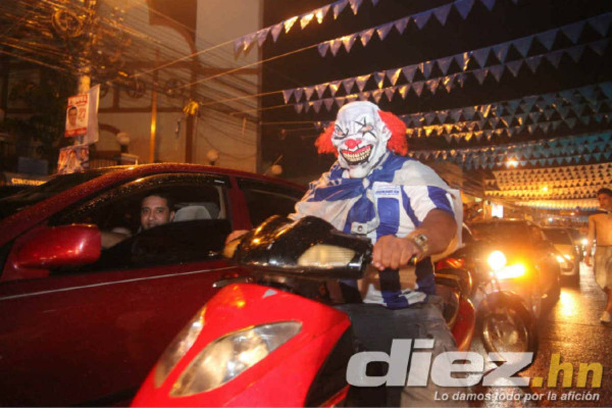 Hondureños celebrando clasificación al Mundial