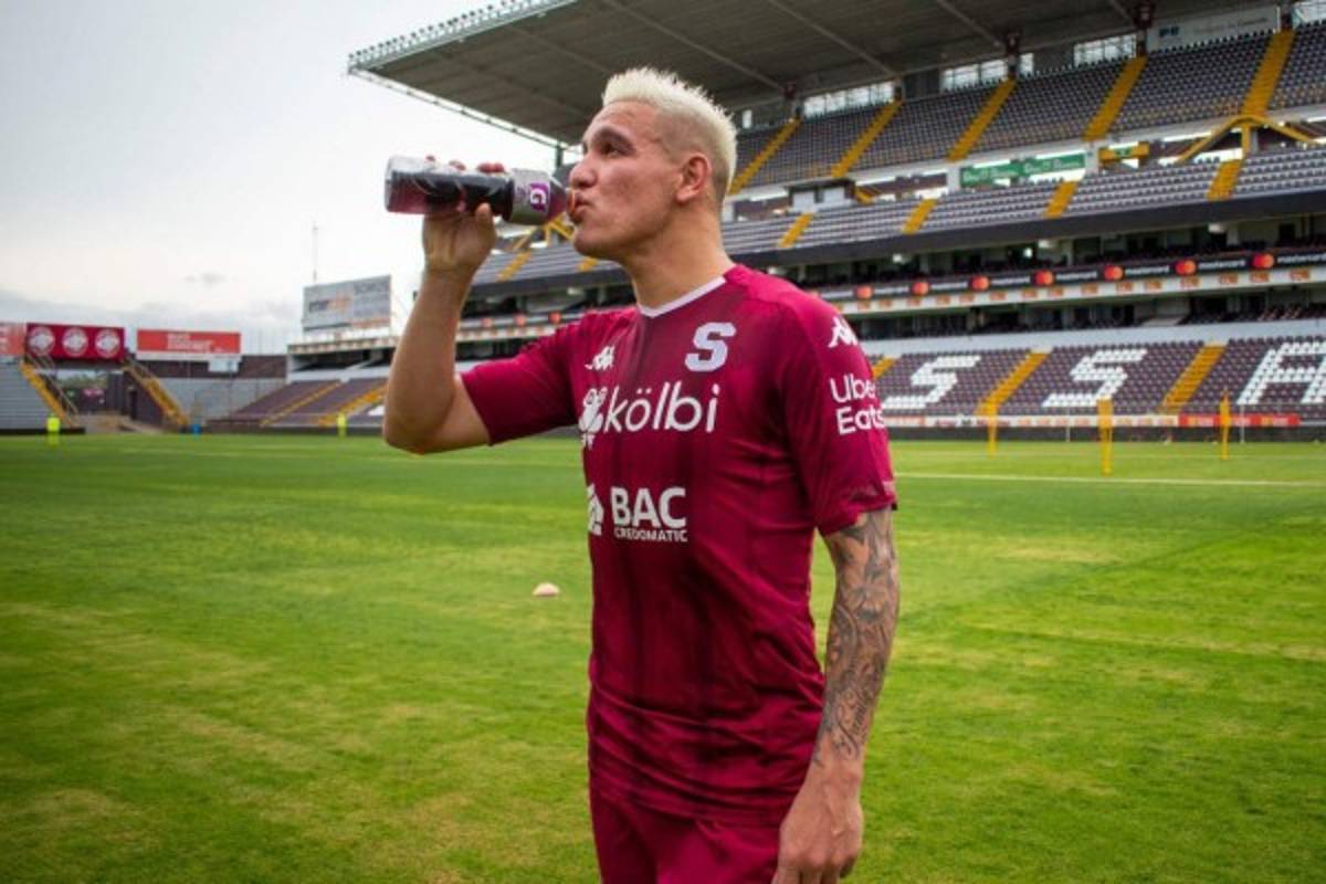 Con mascarilla y guardando distancia; así volvieron a las prácticas los clubes en Costa Rica