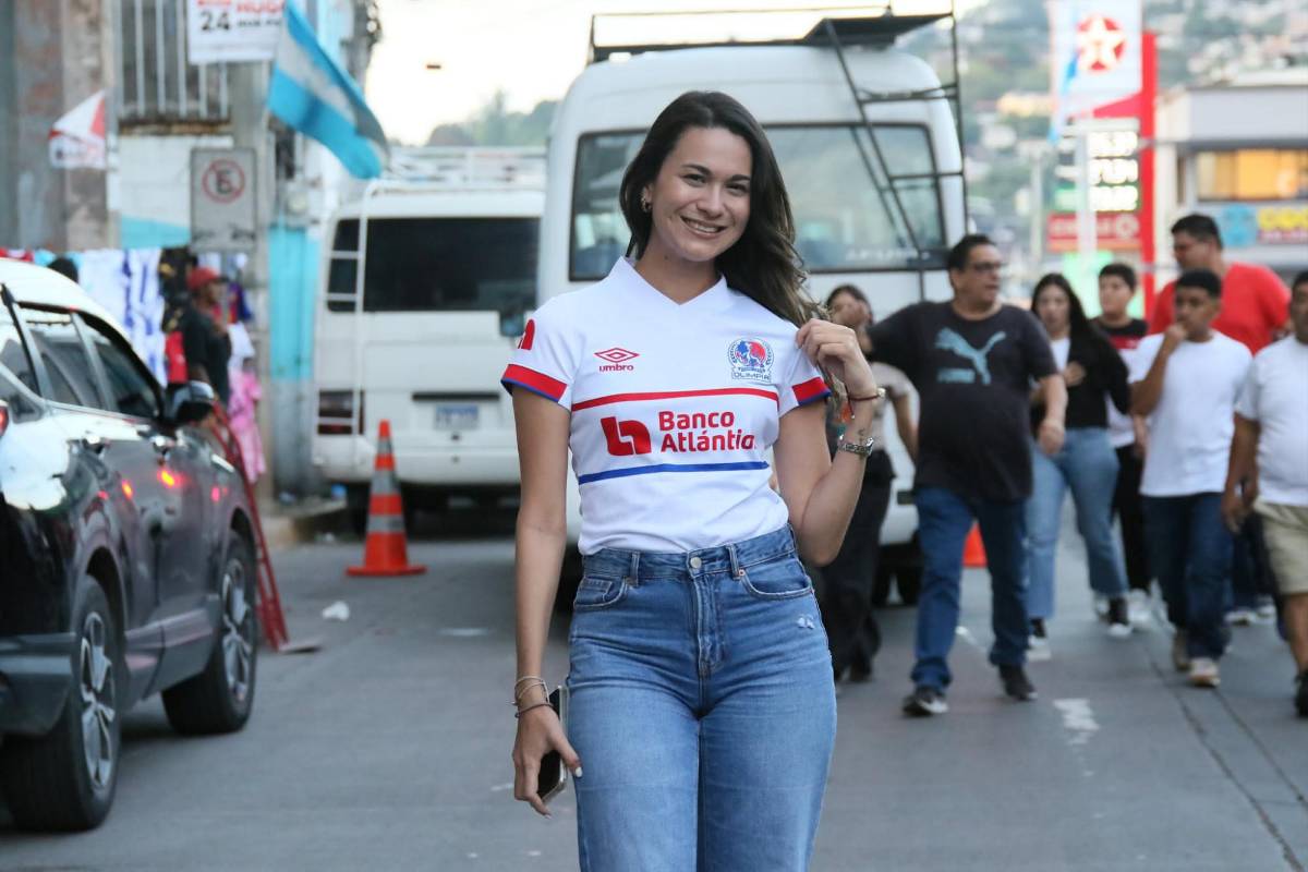 La bella barbie en el Nacional, el show de la Ultra Fiel y se burlan del Motagua en la previa del Olimpia-Cartaginés