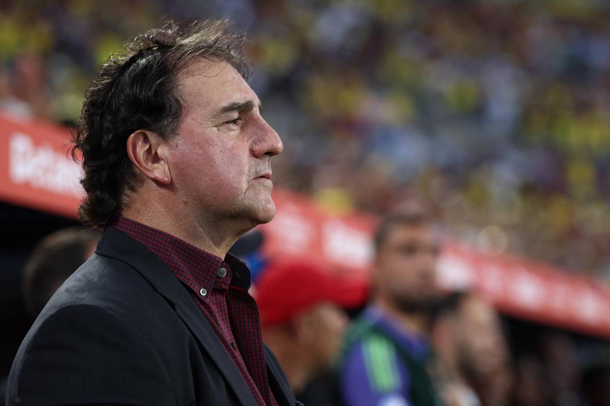 Copa América 2024: ¿Por qué Néstor Lorenzo, entrenador de Colombia, utiliza la misma camisa en todos los partidos?