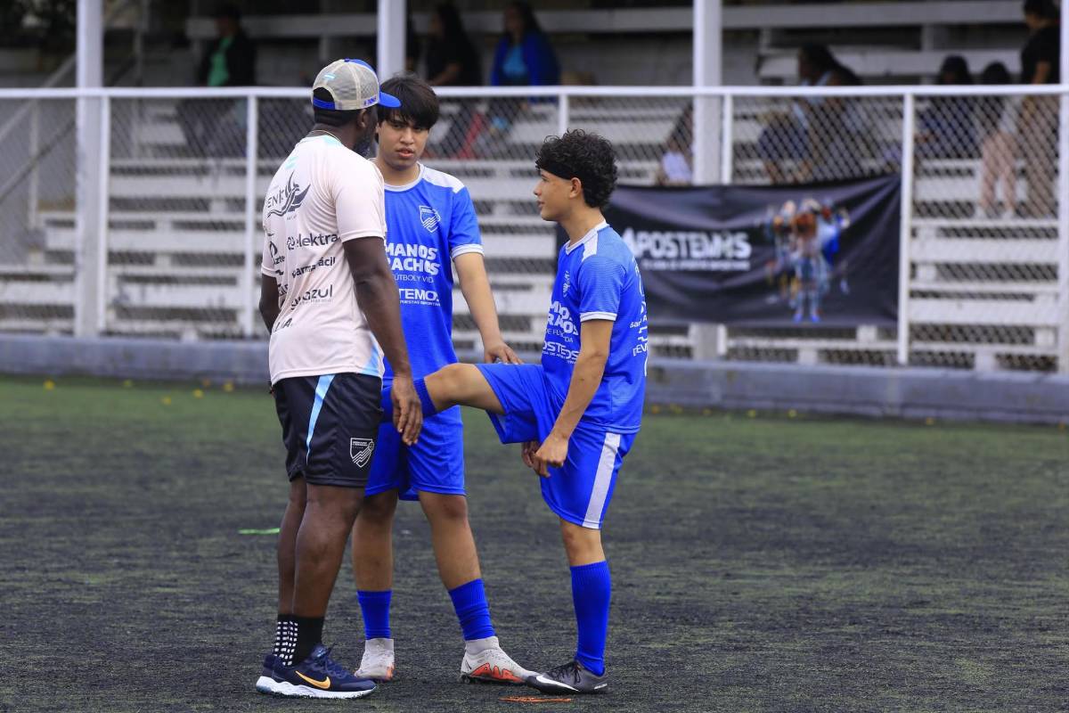 David Suazo, Wilson Palacios, Maynor Figueroa y otros exjugadores llevan vida y fútbol en las Clínicas Hermanos Catrachos