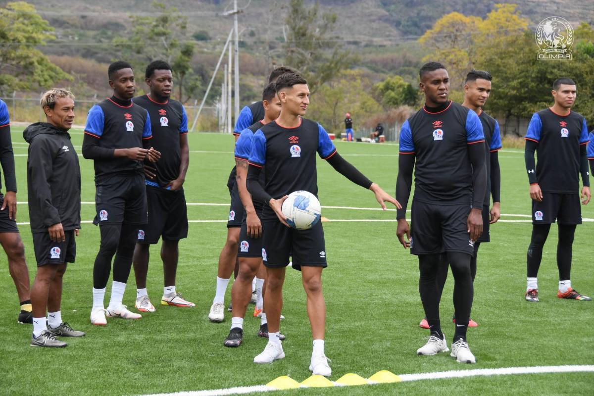 ¡Charla, risas y un conocido! Así fue el primer entrenamiento del argentino Pablo Lavallén en el Olimpia