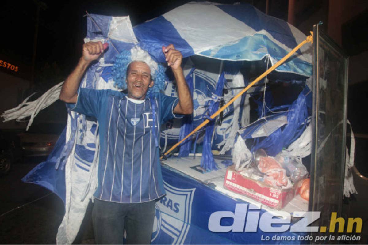 Hondureños celebrando clasificación al Mundial