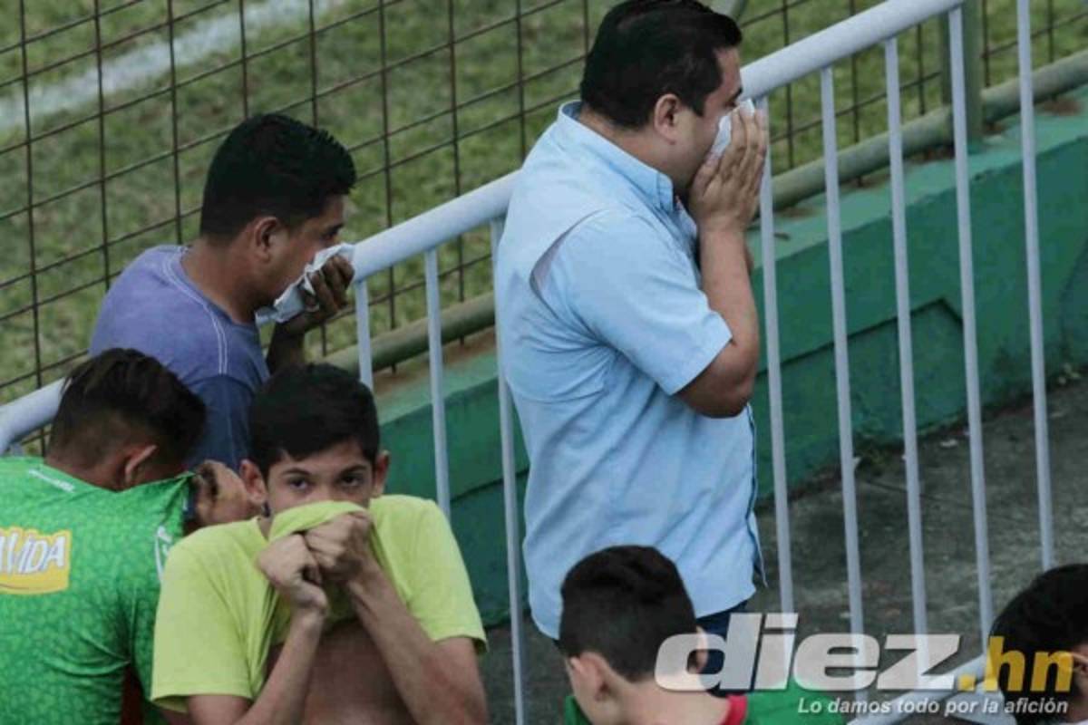 NO SE VIO: Aficionados terminan gaseados por la policía en el clásico sampedrano