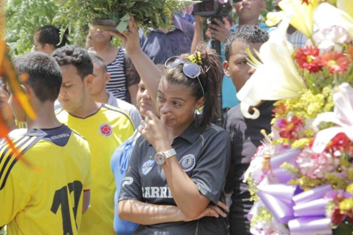 Multitudinario adiós a Enrique Reneau en su natal Jutiapa