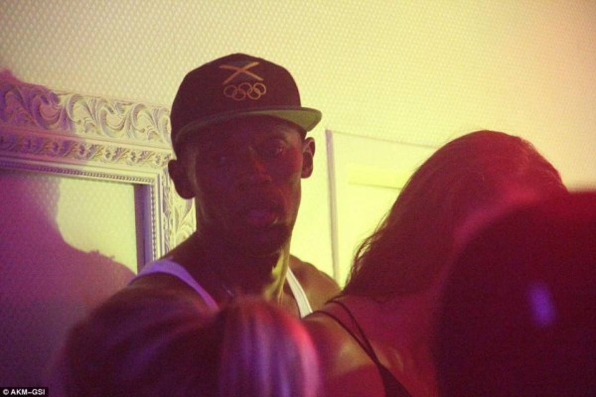 Escandalosas fotos de la fiesta de Usain Bolt ¡con una tercera mujer!