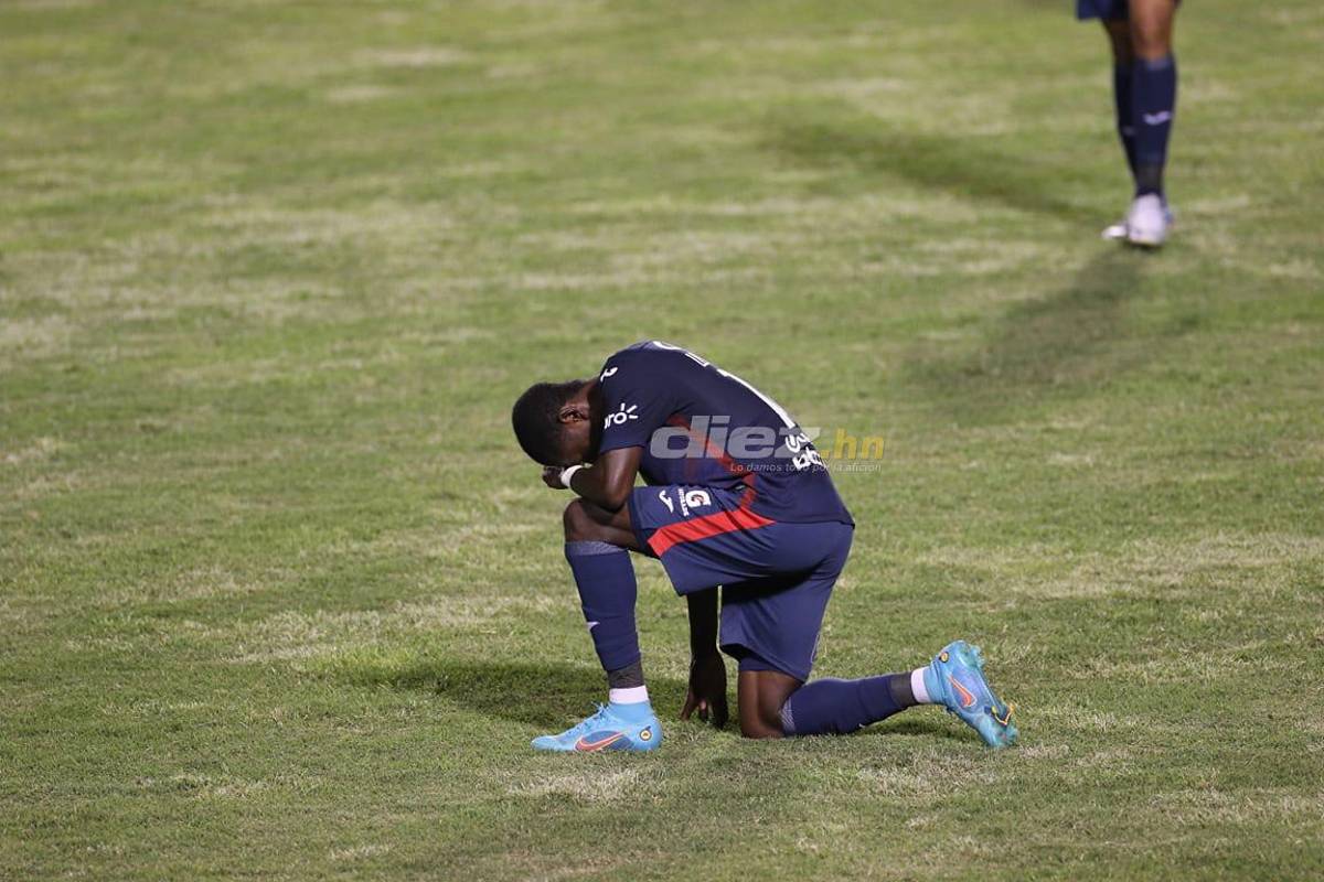 Violencia en las graderías, el extraño look de jugador de Motagua y el cordial saludo entre la Tota y Lavallén