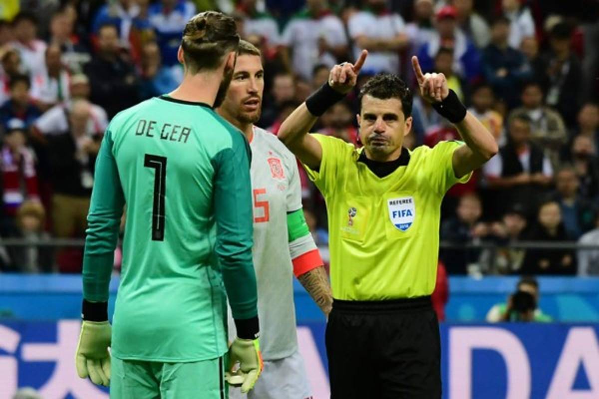 CURIOSAS: ¿Hierro emulando a Löw? Los tatuajes de Sergio Ramos y su gesto con Piqué