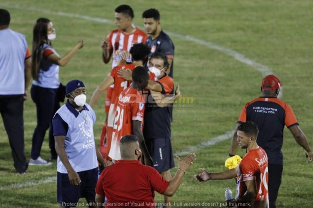 ¡No se vio en TV! El enorme beso de Chavasco; la belleza que eclipsó La Ceiba y la furia de Jorge Cardona