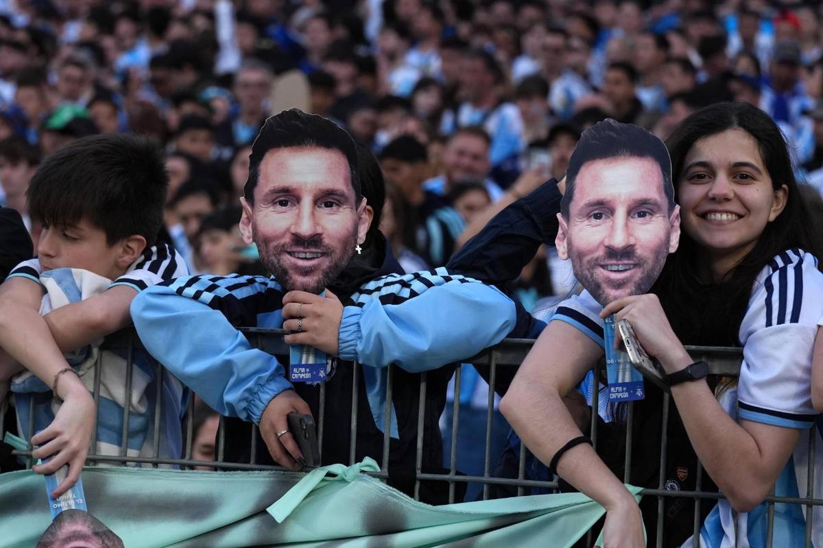 Adiós Messi: Scaloni se quiebra, las lágrimas de Leo y el regalo que le dio el árbitro