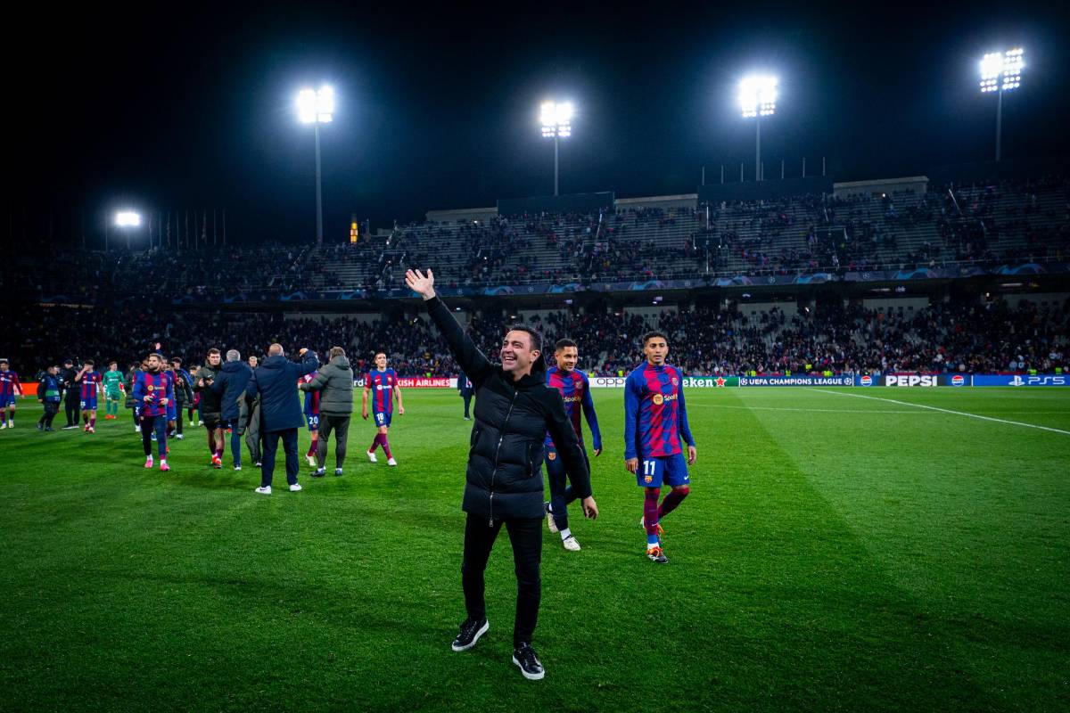 La eufórica celebración del Barcelona y Xavi por volver a cuartos de la Champions y el corte que sufrió Ronald Araújo