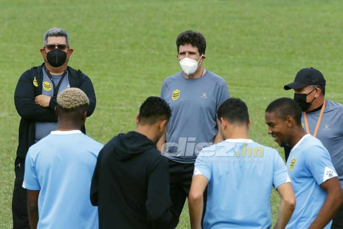 Así fue el primer día de Héctor Vargas con Real España; los ‘regalos’, el café, sus ayudantes y la charla