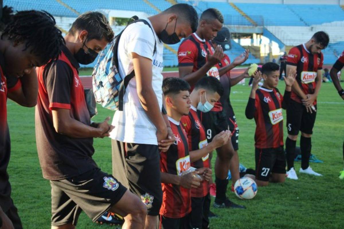 Fotos del Ascenso: Presidente del Savio subido en un muro, fila con examen covid y medidas de bioseguridad