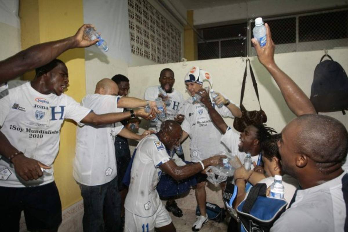Fotos: La noche inolvidable de Honduras en San Salvador que dio el pase a Sudáfrica