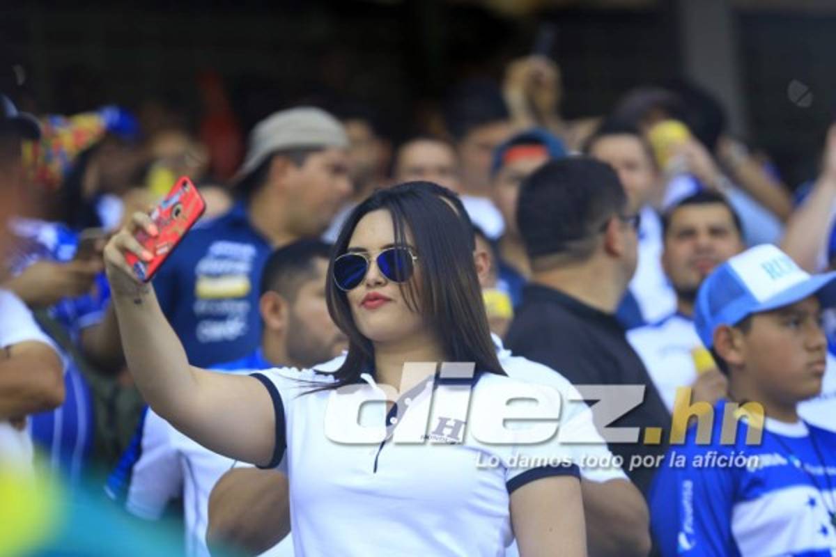 ¡INFARTANTE! Las bellezas que adornaron la previa del Honduras-Costa Rica