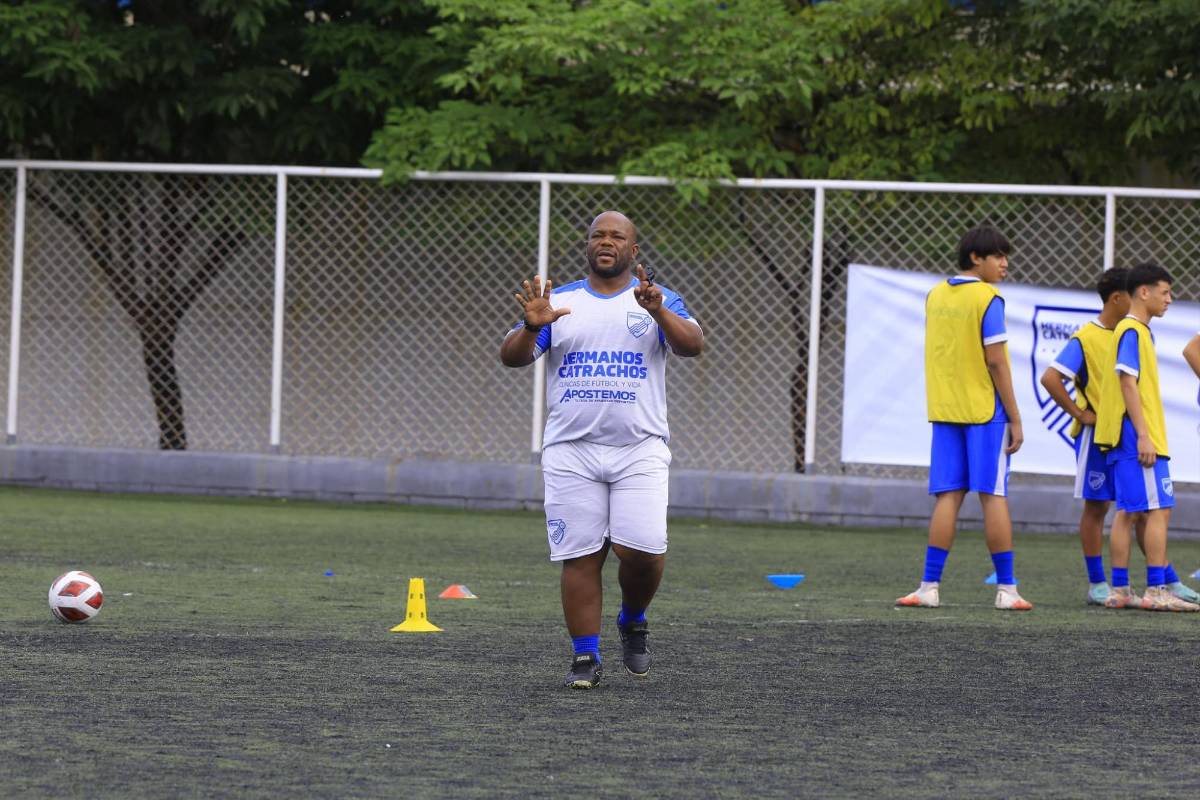 David Suazo, Wilson Palacios, Maynor Figueroa y otros exjugadores llevan vida y fútbol en las Clínicas Hermanos Catrachos