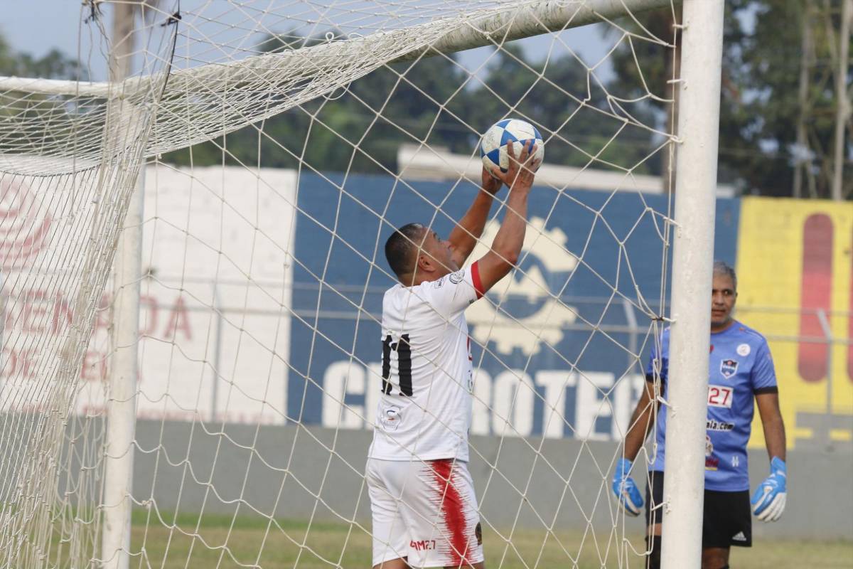 El boxeo de Tyson y Will Barahona, los siete goles del ‘Matador’ Velásquez y ¿quiénes son las bellezas que enamoraron en juego de leyendas de Olimpia?