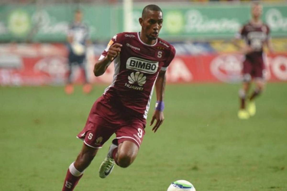 Jerry Bengston volvió a la titular del Saprissa en empate ante Grecia