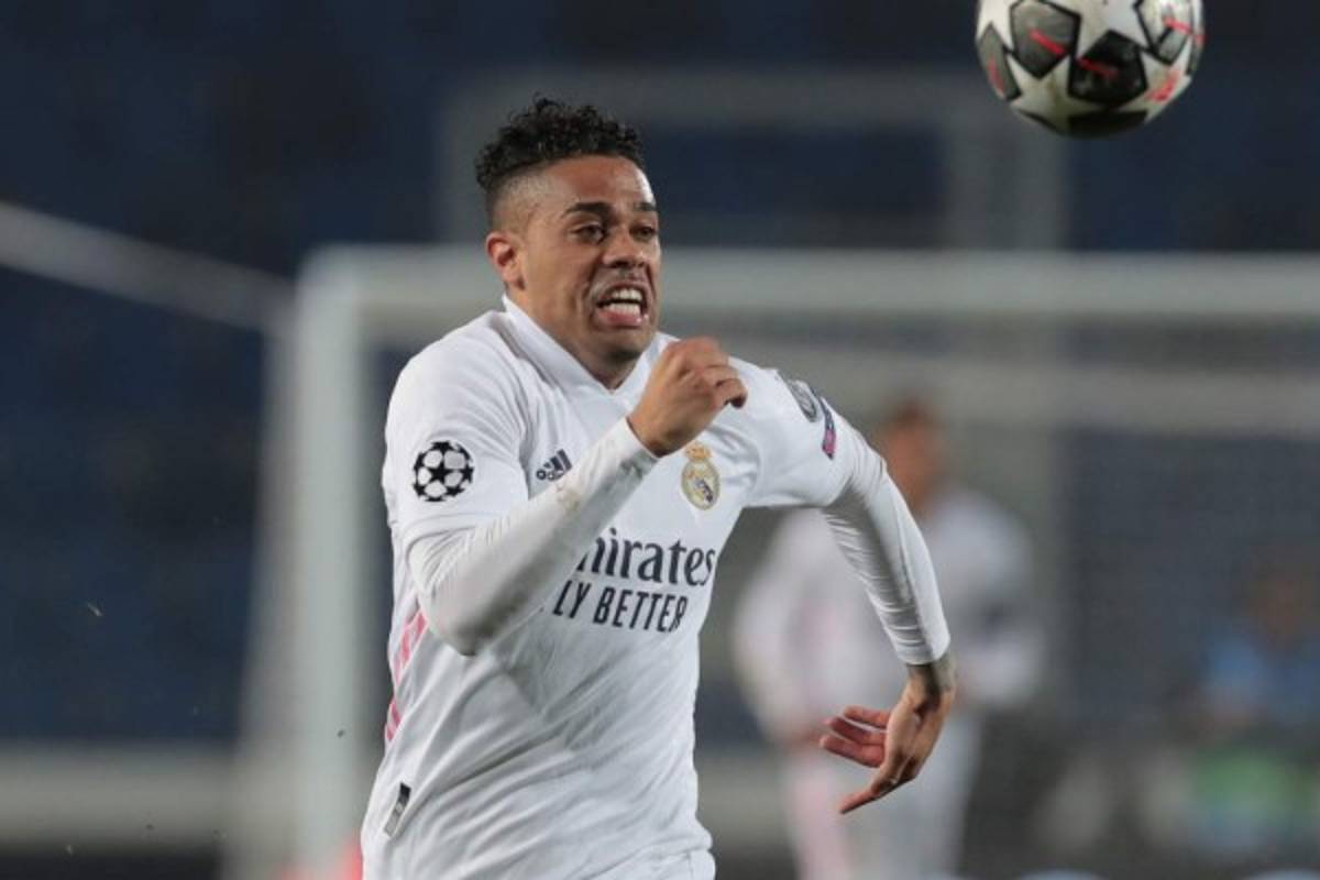 Revolución inédita en Real Madrid: Pesos pesados de baja y los 11 intocables por Florentino Pérez