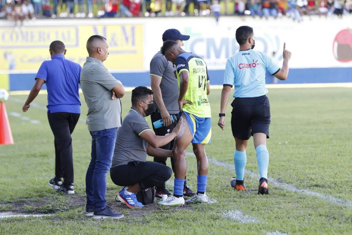 Olimpia causa locura en Olancho: Pedro Troglio se deja querer por la afición, bellas modelos de la batucada y caballos de raza