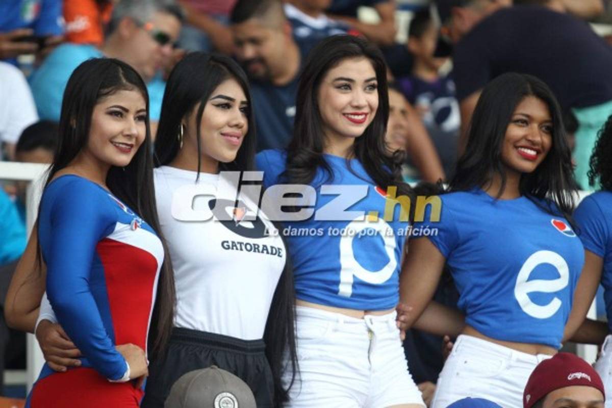 Las hermosas chicas que adornan el estadio Nacional para juego de Ronaldinho