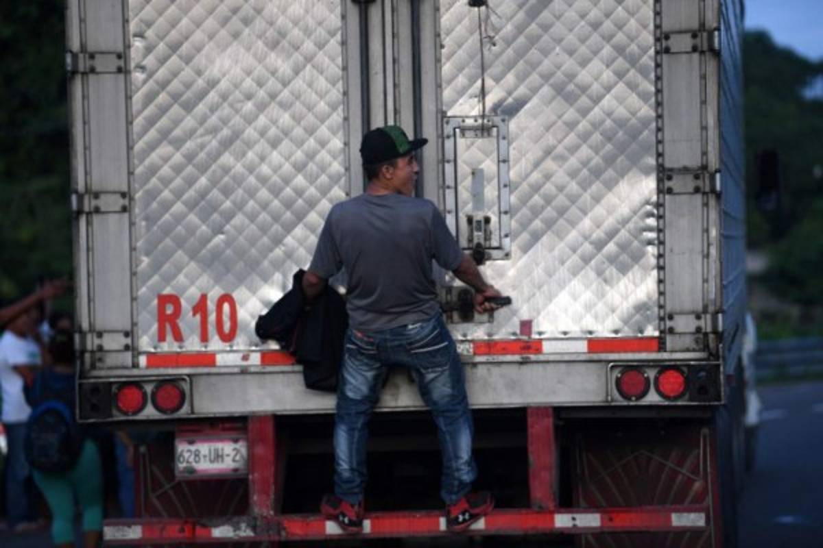 FOTOS: Desmayadas, frío y mucho sufrimiento en caravana de migrantes