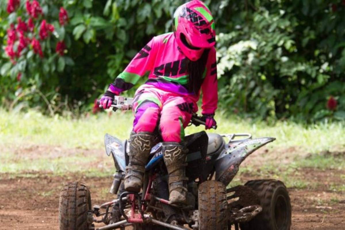 Pamela Guzmán, la tica que acelera a fondo motores y corazones