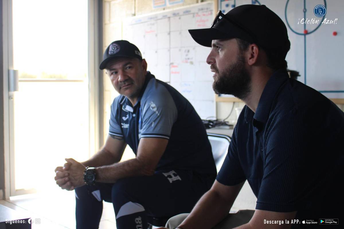 Visitas especiales: Plantilla de Motagua vive una inusual práctica con la presencia del Bolillo Gómez y la de sus máximos dirigentes