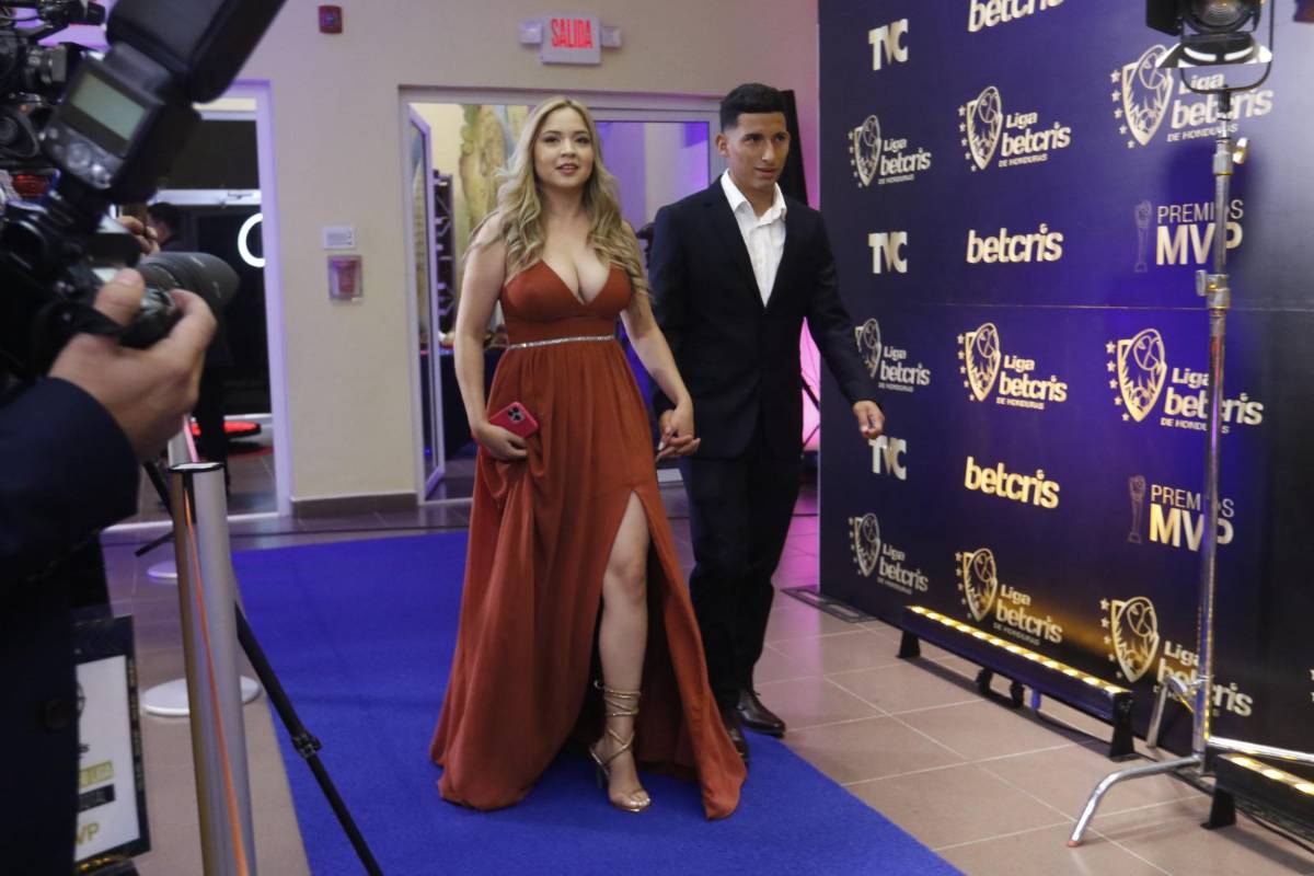 La gala de Liga Nacional en fotos: ¿Con quién llegó Troglio? la belleza en la pasarela azul y los jugadores de Olimpia dejan ver a sus parejas