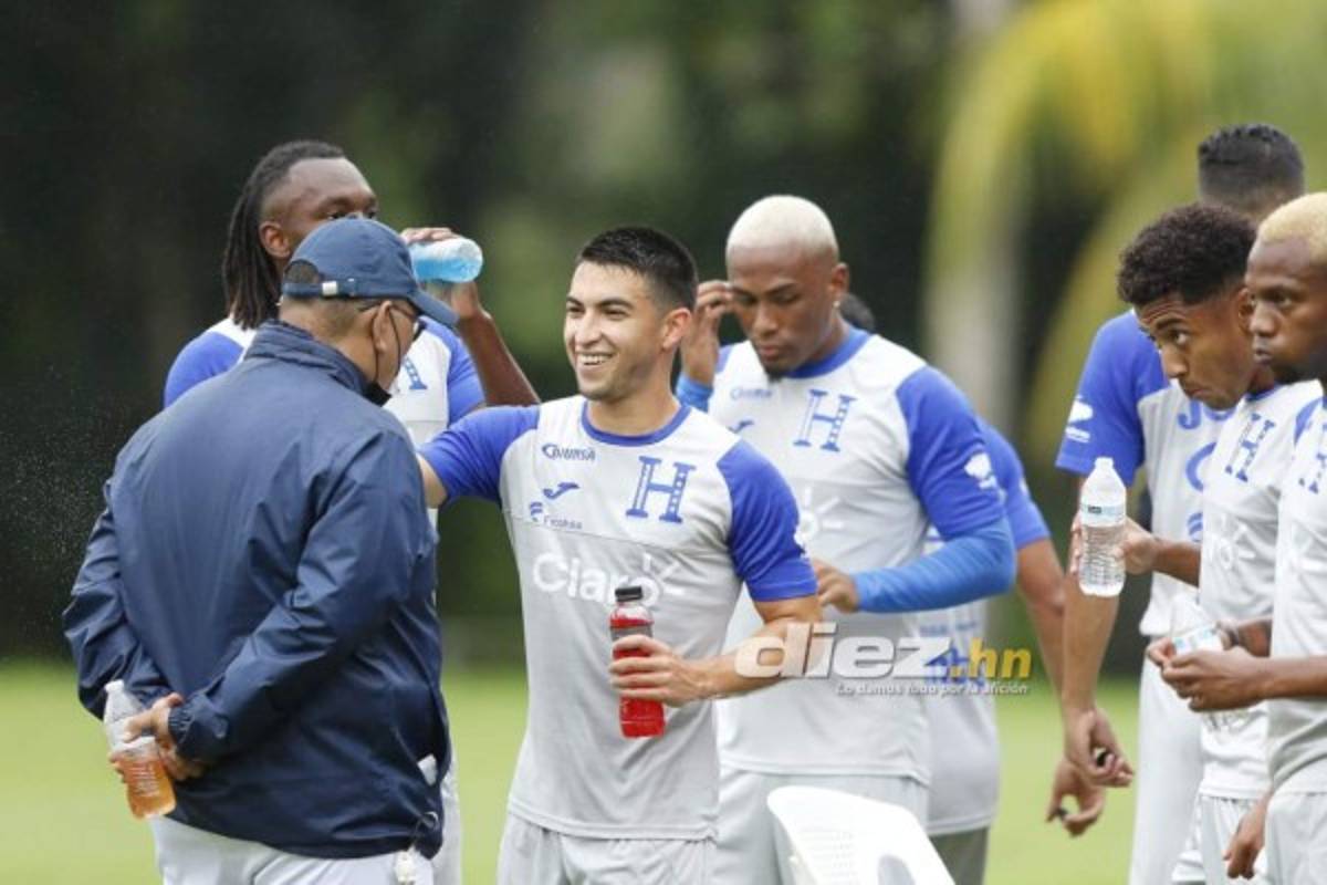 'Bolillo' Gómez recibe a viejo conocido en el entrenamiento de Honduras; el mano a mano de Elis con Choco Lozano