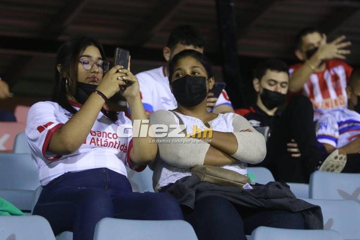 ¡Hermosas chicas y color! La Ceiba se viste de fiesta para el juego juego Vida vs. Olimpia