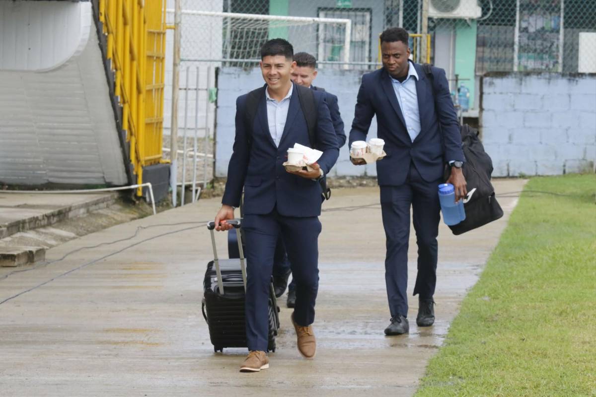 Las dos chicas que eclipsaron en el Excélsior y lo que ingresaron los árbitros al estadio sin ser vistos por la afición