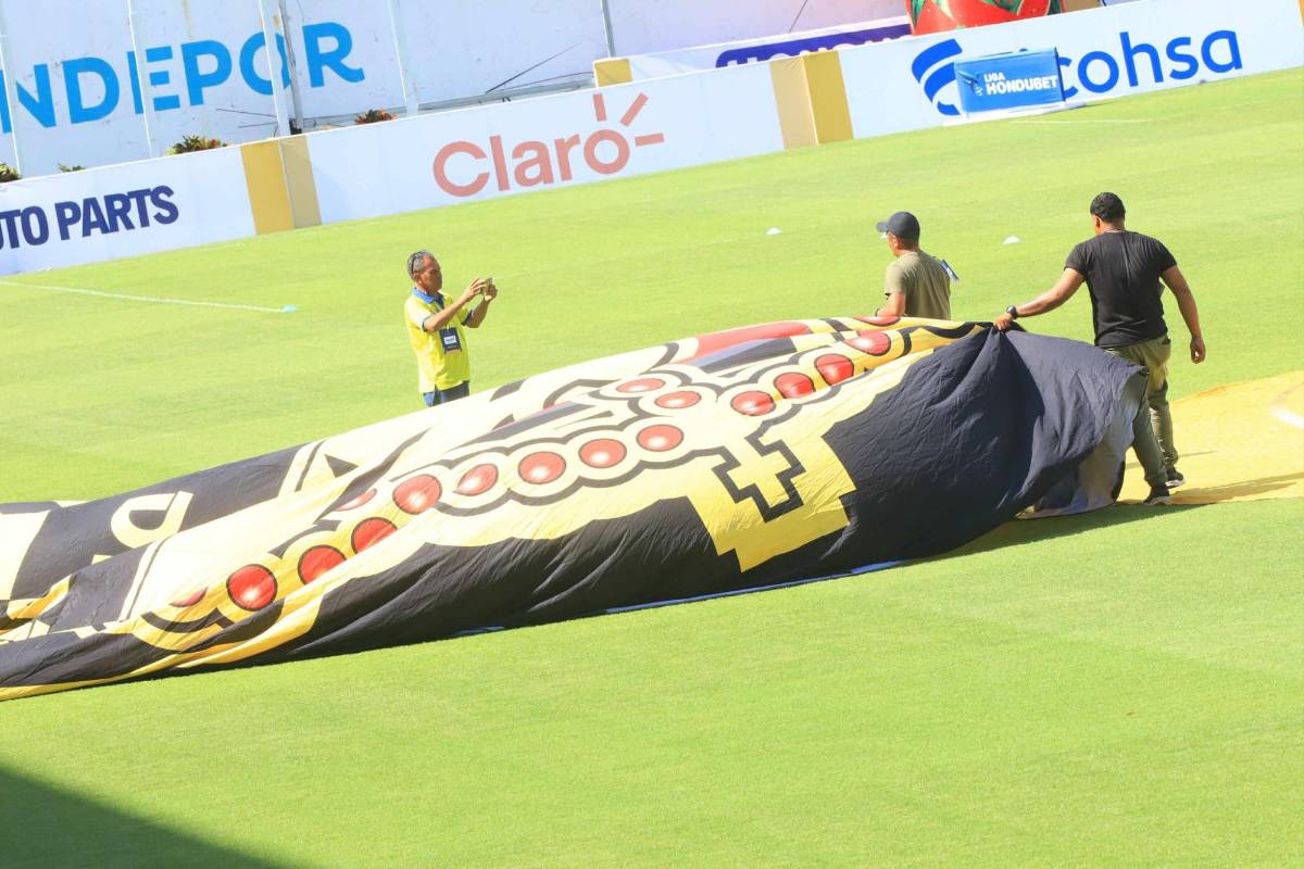 ¿Quién es la hermosa señorita de la Cruz Roja? mundialista y Batman se hacen presentes en el derbi Real España vs Marathón