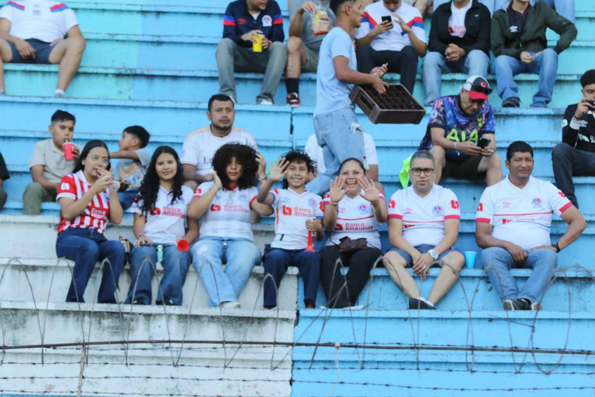 Europeo sorprende en el Nacional, futbolista fue sacado en una ambulancia y el detenido en pleno Olimpia-Real España