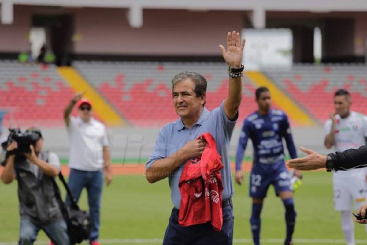 Así fue el homenaje del Alajuelense al técnico Jorge Luis Pinto