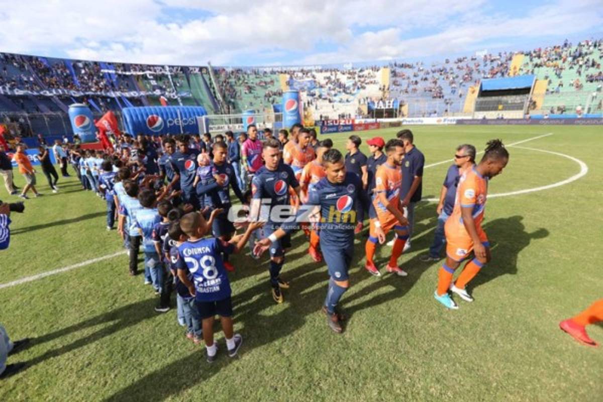 NO VISTE EN TV: Pasillo, pelea de kinesiólgos y el mensaje de Erick Andino