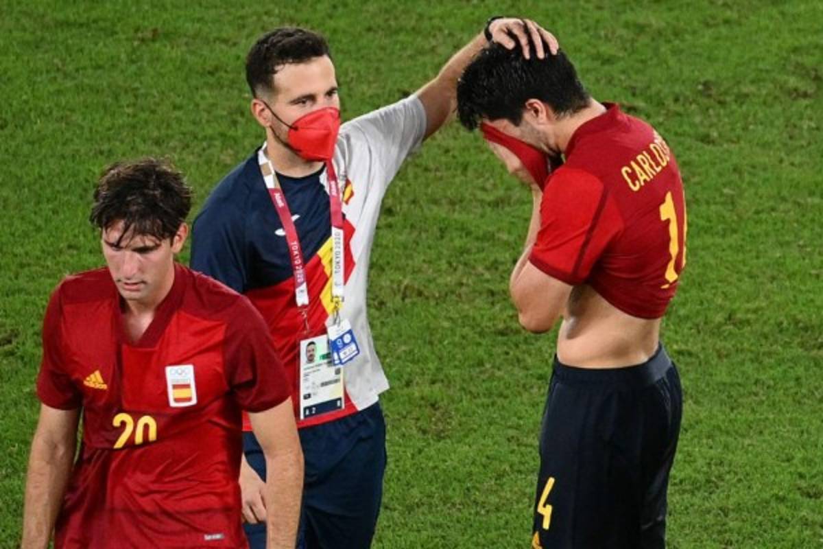 No se vio en TV: La emotiva imagen de Dani Alves, el llanto de los españoles y el festejo de Brasil