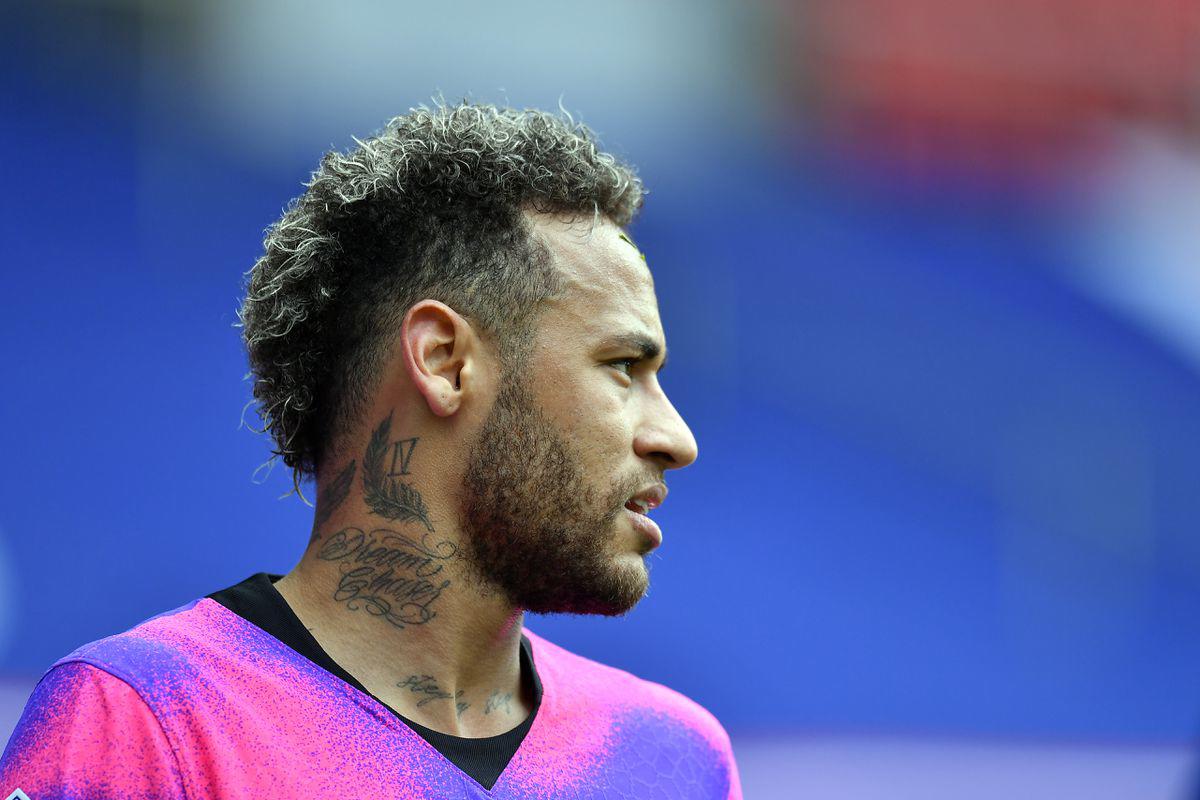 El brasileño Neymar tiene contrato con el PSG hasta el 2025.