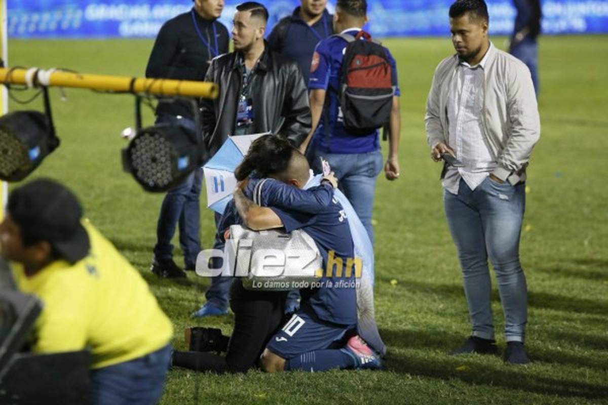 EN FOTOS: La íntima celebración de Motagua en su camerino tras ganar la copa 16