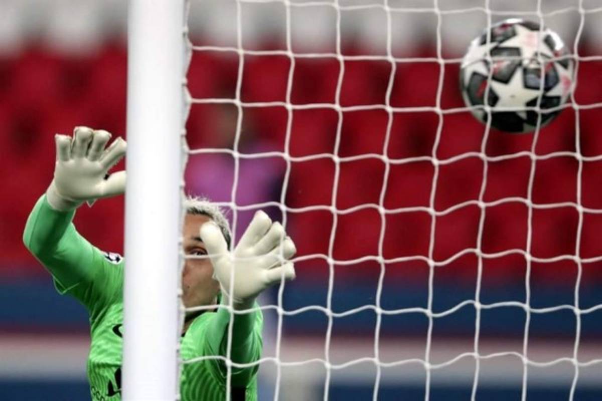 La frustración de Keylor Navas tras su error y el récord que le rompió el Manchester City en Champions League