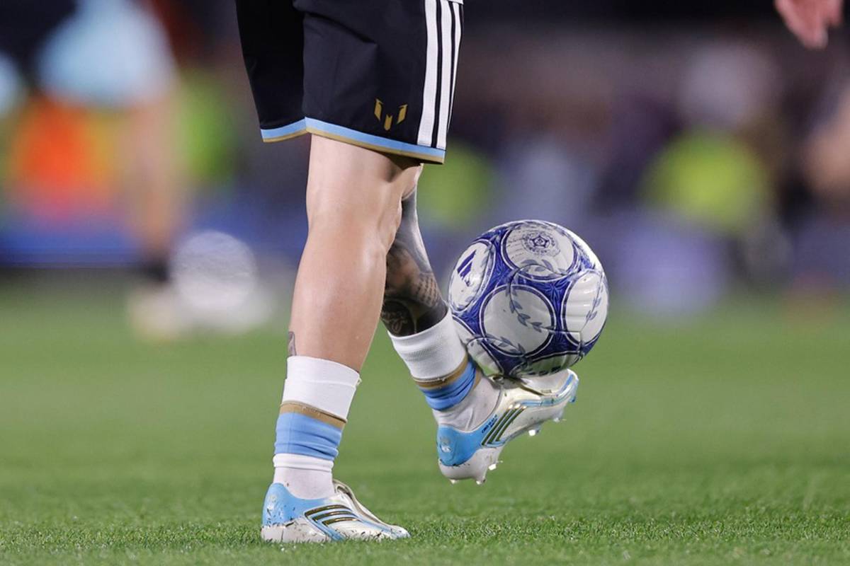 Adiós Messi: Scaloni se quiebra, las lágrimas de Leo y el regalo que le dio el árbitro
