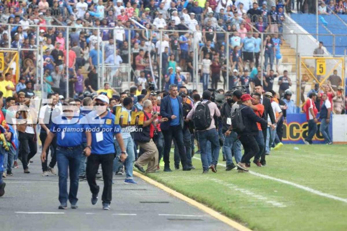 FOTOS: Golpes entre Diego Vázquez y Osman Madrid en el zafarrancho de la Gran Final entre Olimpia y Motagua