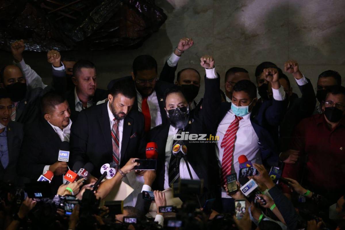 Las fotos del zafarrancho: Patadas y manotazos en el Congreso Nacional; exfutbolista Osman Chávez impuso respeto