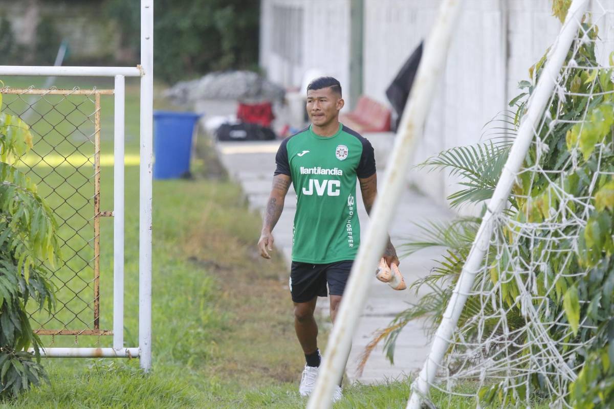 FOTOS: Captado el nuevo fichaje de Marathón, el futbolista que lo fueron a dejar con besos y las risas en el entrenamiento
